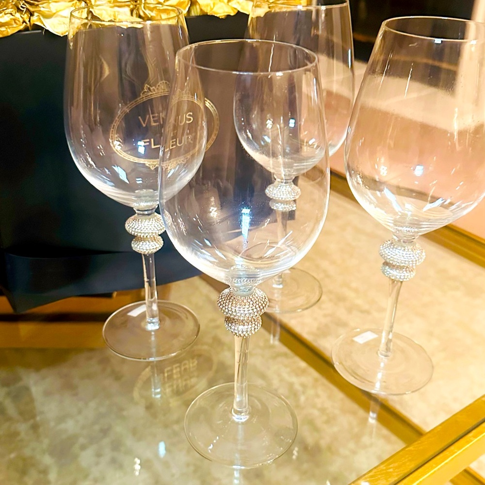 Holiday Toast 🥂 Stunning Rhinestone wine glasses set of 4 NEW🥂